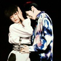 我女朋友在寝室里被别人欺负